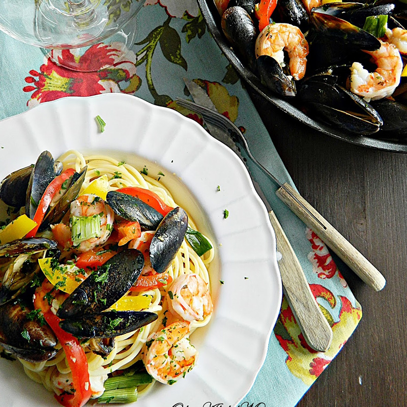 Spaghetti with Mussels and Shrimps