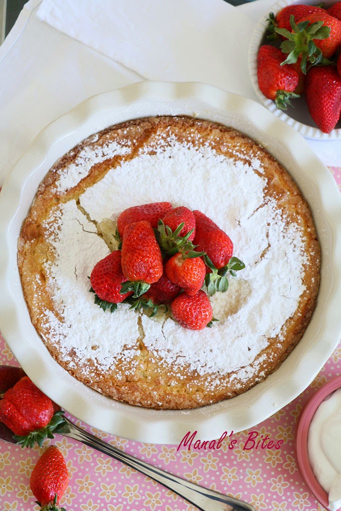 Warm butter cake with strawberries and cream