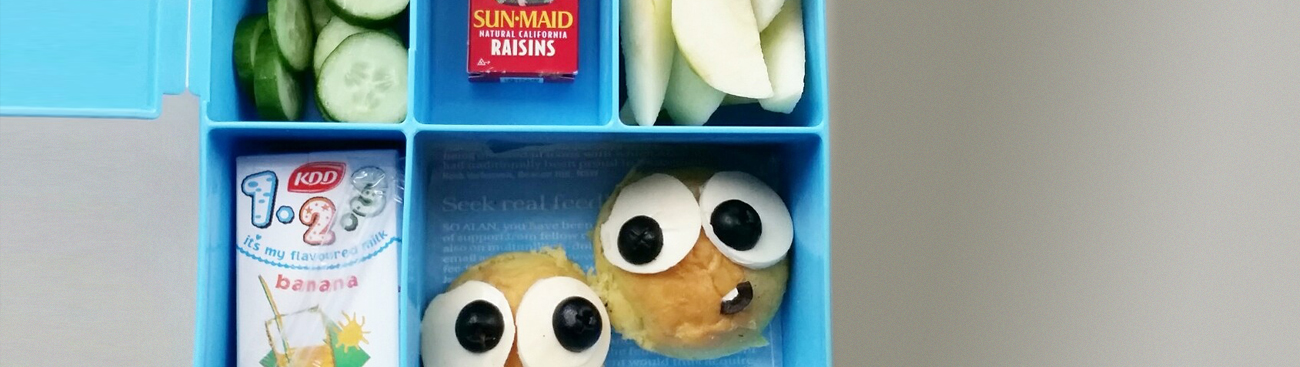 Lunch Box of the week: smiley sandwiches!