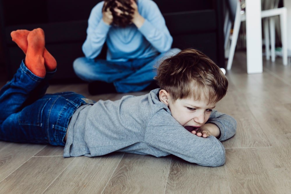 لماذا يسلك الأطفال سلوكيات صعبة ويتصرفون بطرق غير مناسبة؟