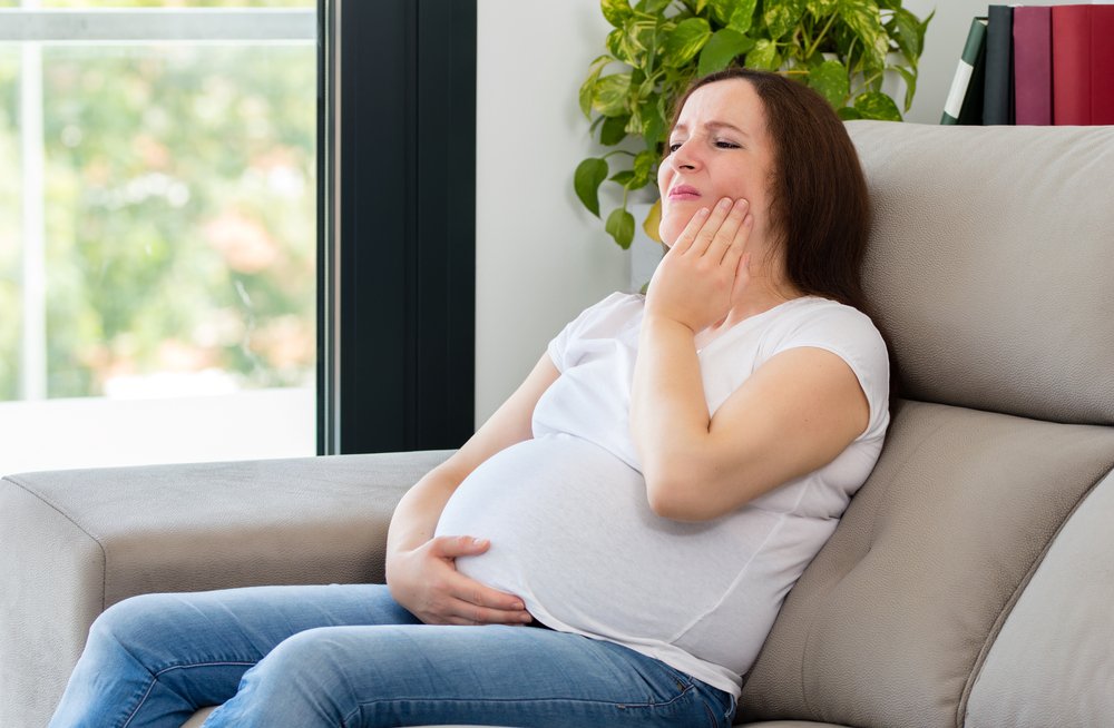 7 نصائح لتجنب التهاب اللثة خلال الحمل