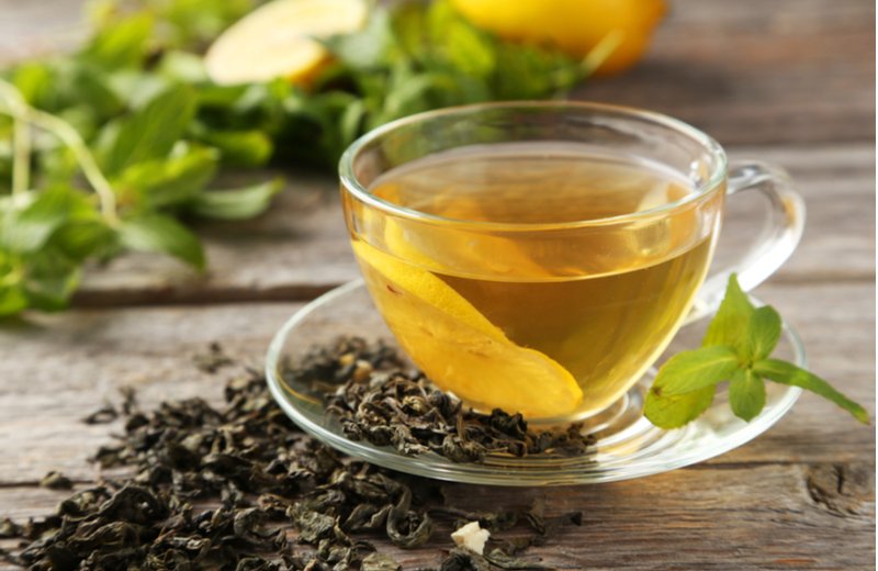 فوائد الشاي الأخضر للبشرة والشعر