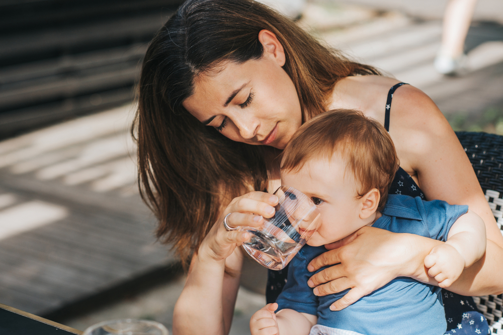 لماذا لا يستطيع الطفل الرضيع شرب الماء؟