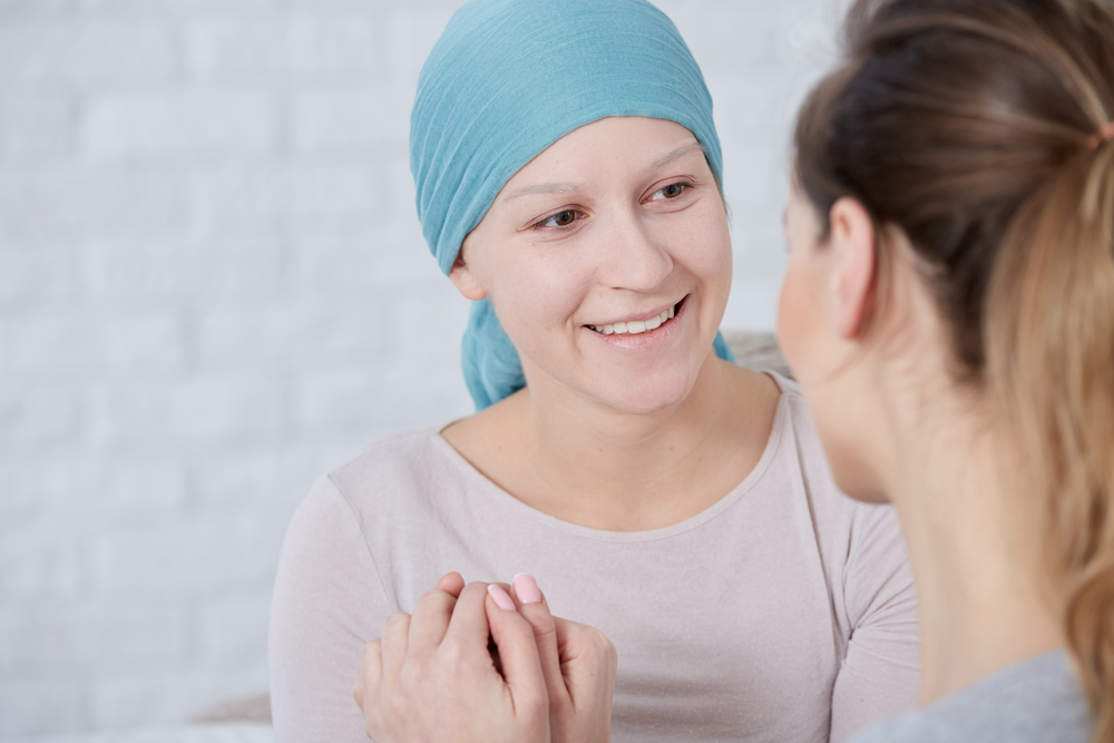 كيف تتحدثين إلى صديقتك المصابة بالسرطان
