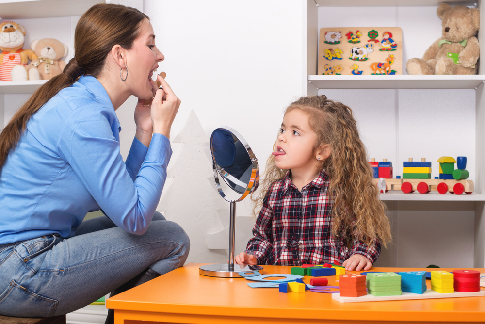 التدخل والتأهيل اللغوي للأطفال من ذوي طيف التوحد