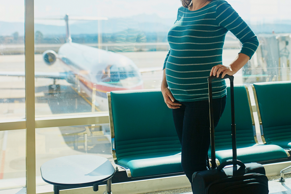 أمور تهمك عند السفر خلال الحمل
