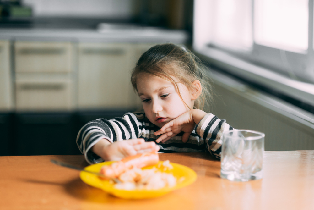 10 أمور تساعدك مع طفلك الانتقائي في الأكل