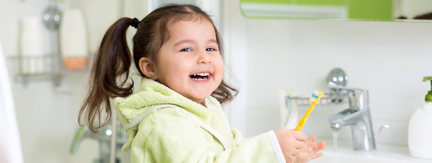 طرق العناية الصحيحة بصحة الفم والأسنان للطفل