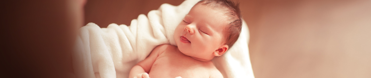 الاصفرار عند حديثي الولادة: أنواعه وطرق العلاج