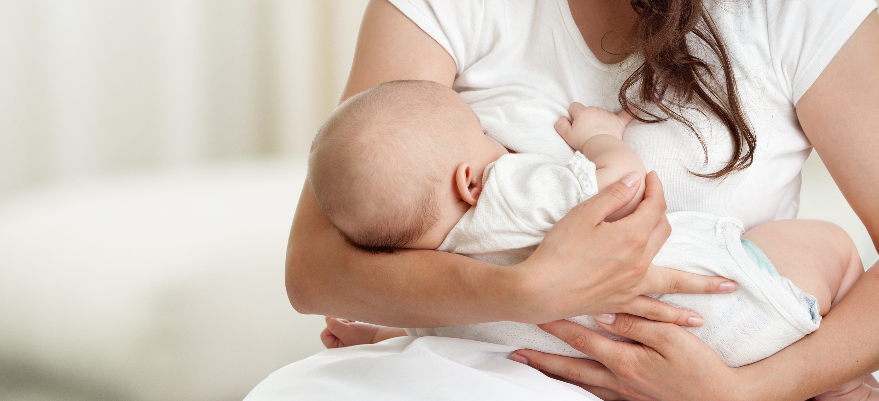 ٨ عوامل تساعد على إنجاح الرضاعة الطبيعية منذ ولادة طفلك