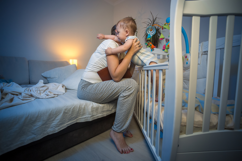 دراسة جديدة: لا تتوقعي أن ينام طفلك طوال الليل في عامه الأول