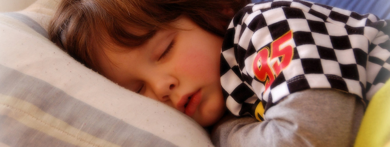 كيف تمكَّنا من جعل طفلنا يُحب وقت النوم ويطلبه بنفسه!