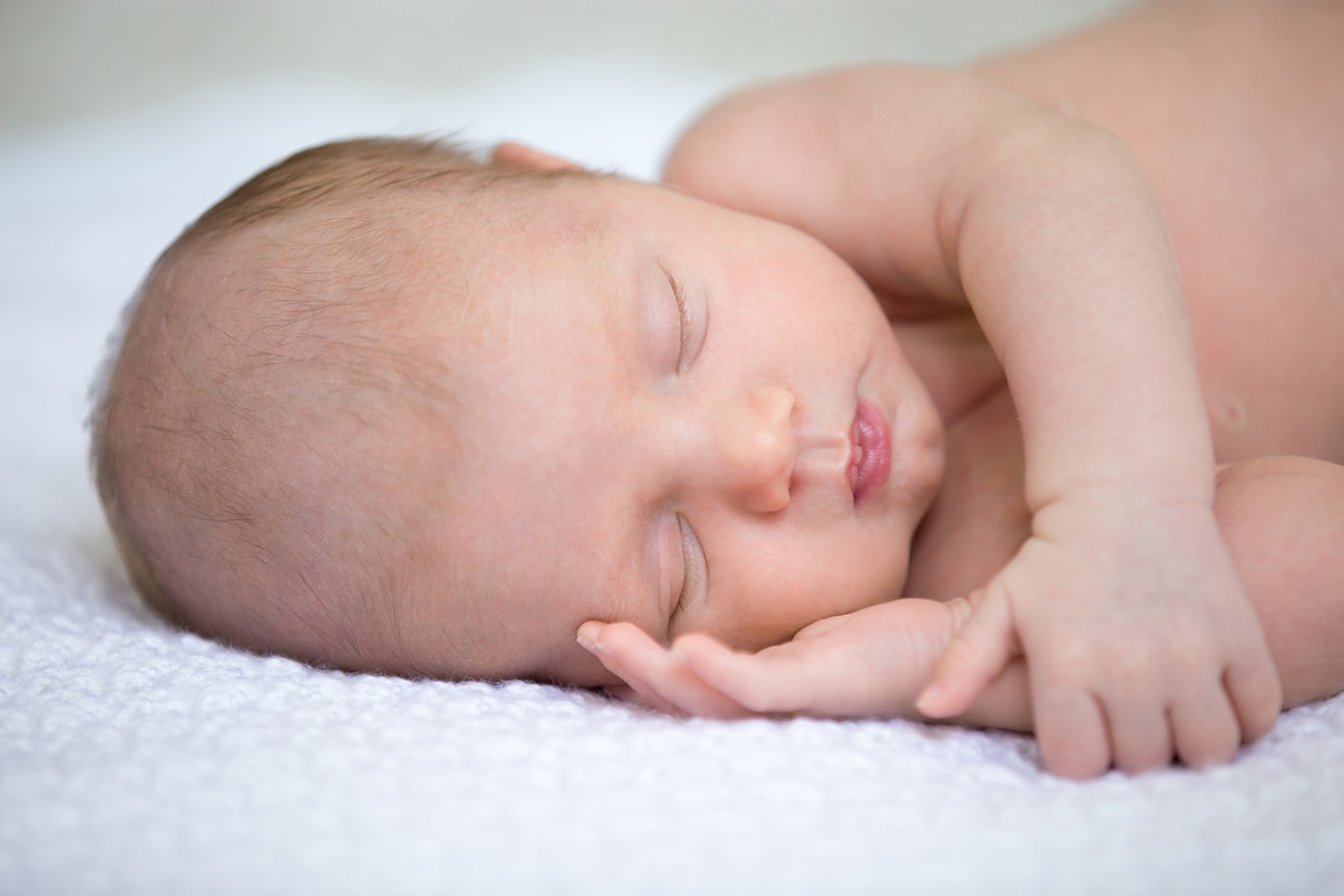 تطور الطفل حديث الولادة حتى ٣ شهور