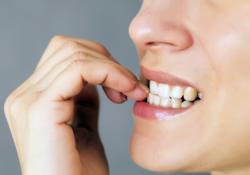 6 عادات سيئة تؤذي الأسنان وطرق التخلص منها