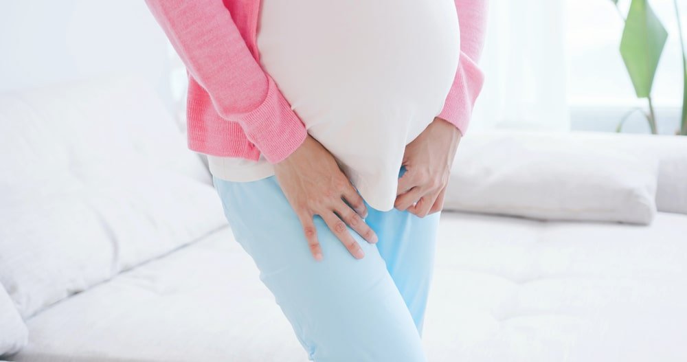 سلس البول أثناء الحمل: الأسباب وأفضل الطرق العلاجية