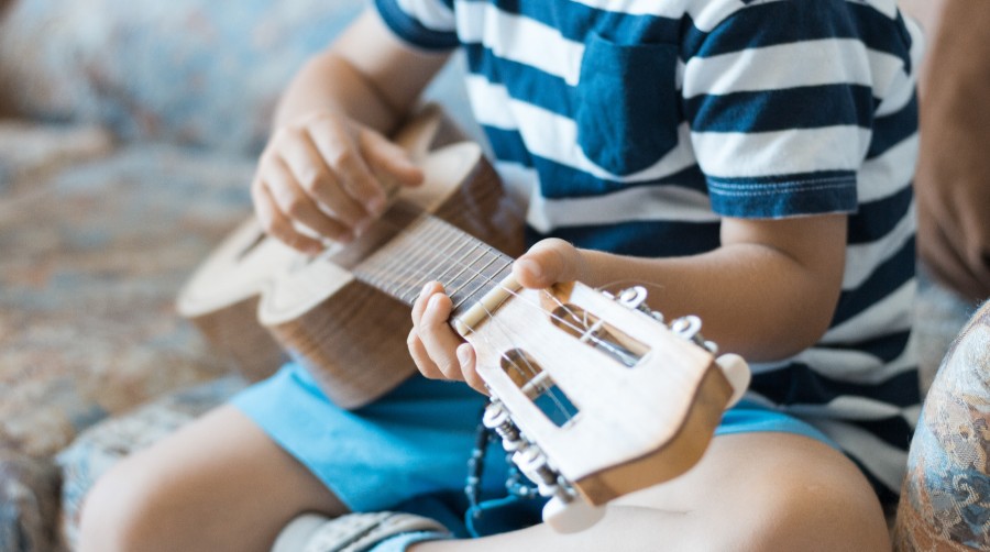 علاج الموسيقى للأطفال: فوائد وتأثيرات إيجابية
