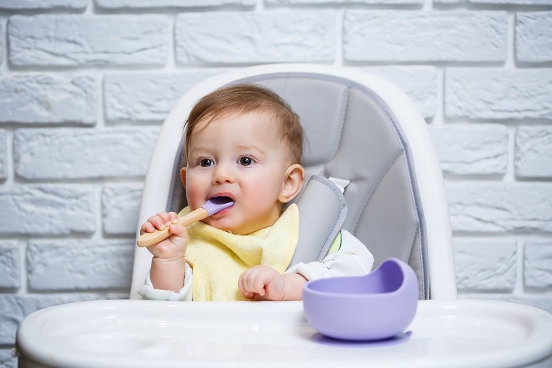أهم ٧ مستلزمات أكل للأطفال الرضع