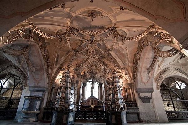 كنيسة العظام في التشيك (Bone Church)