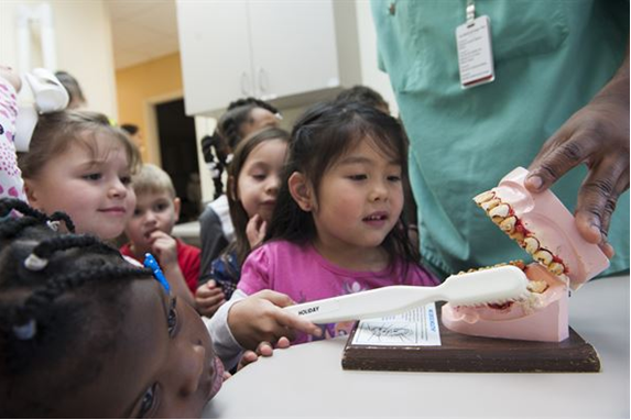 kids learning about teeth health 