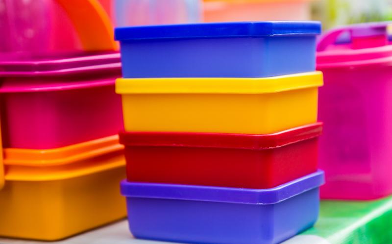 colorful plastic containers 