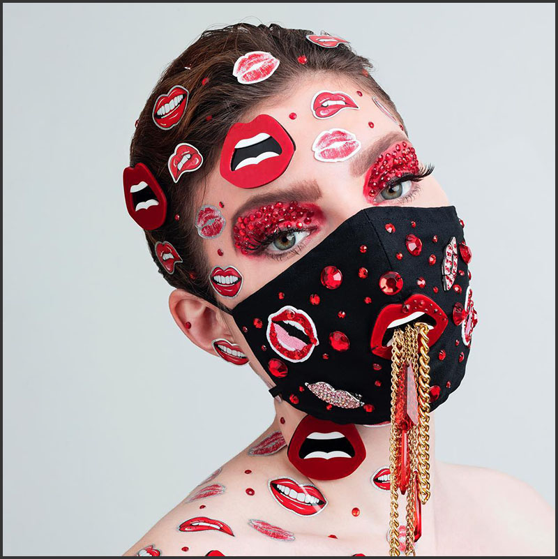 a women wearing a facemask