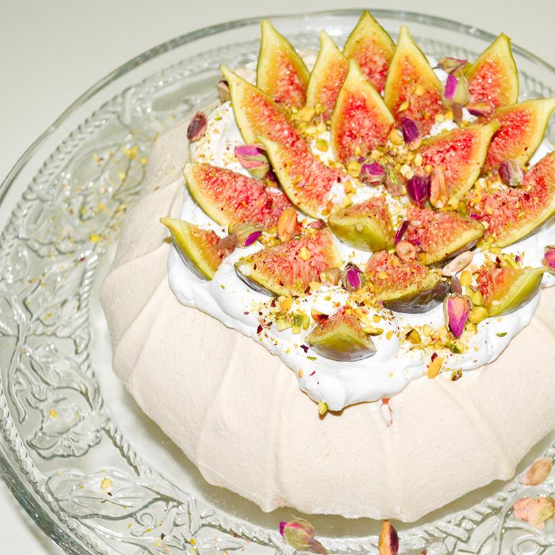  Figs and Roses Pavlova  dessert 
