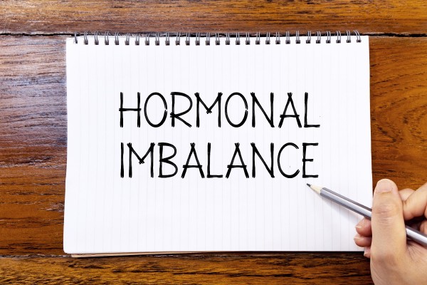 ورقة مكتوب عليها hormonal imbalance 